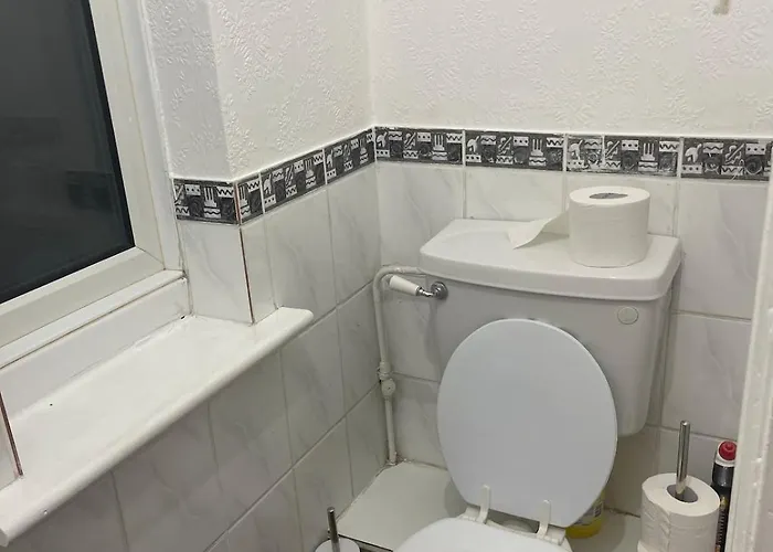 Lush Stays L Spacious 3Bdr L Sleeps 5 L Secure Parking L Fast Wi-Fi L Longterm Rates Available