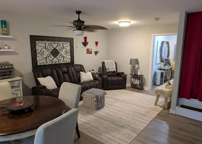 Cozy Hideaway Guest Suite