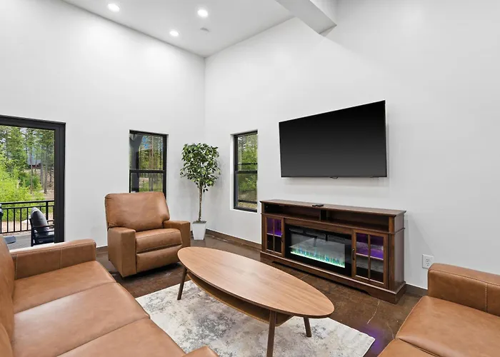 Glacier Luxury Retreat Green Olive Apartment 1