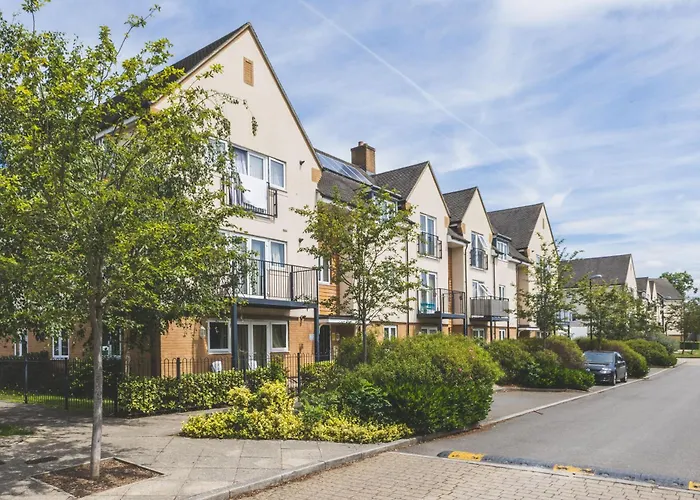 Modern 2Bdr Home Near Elizabeth Line And Heathrow