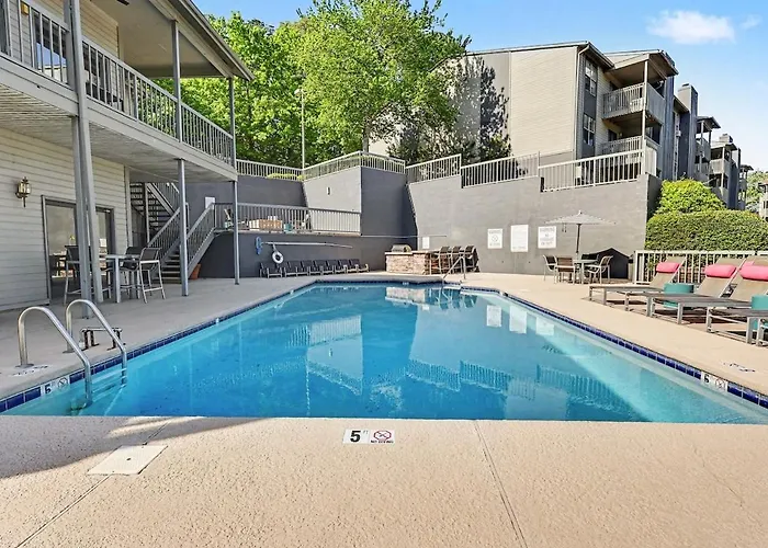 Great For Mid Or Long Stays - Pool, King Bed, Gym