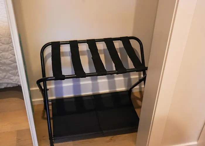 Oaknest 2Bedroom Luxury Basement Apartment Free Parking