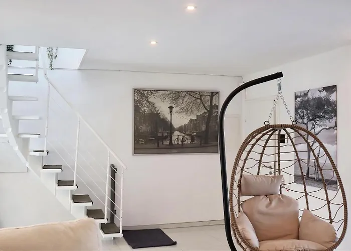Borderless Residence Haus Fuer 12 , Terasse Und Spiele
