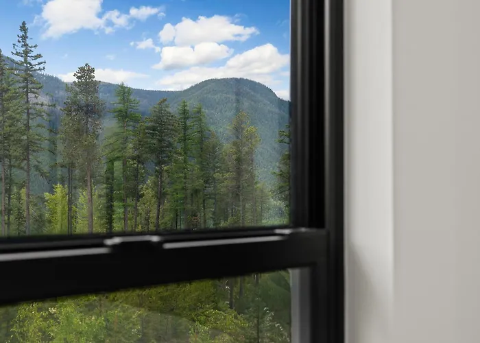 Glacier Luxury Retreat Green Olive Apartment 1