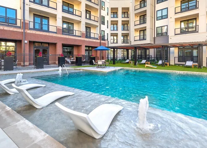 Top-Floor Luxury Retreat, King Bed, Full Kitchen, Private Balcony