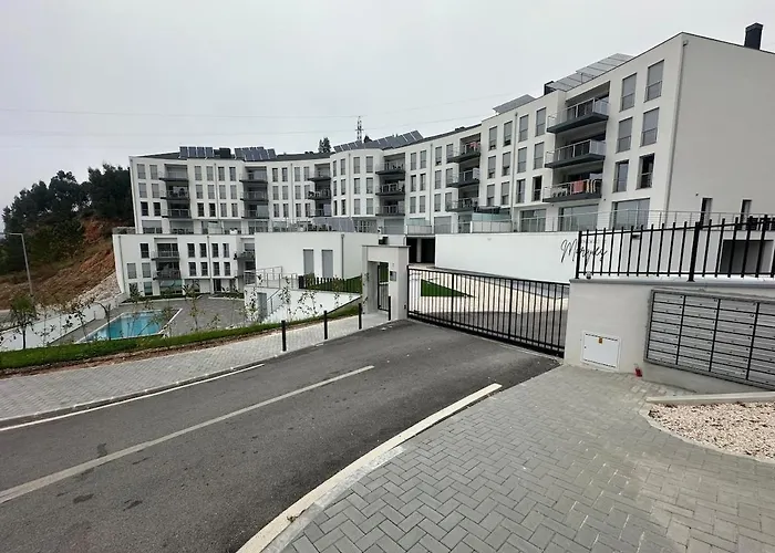 Apartamento Com 4 Quartos E Piscina Em Pombal