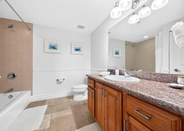 Santorini- Islamorada Waterfront Condo, Ensuites, Pool, Hot Tub