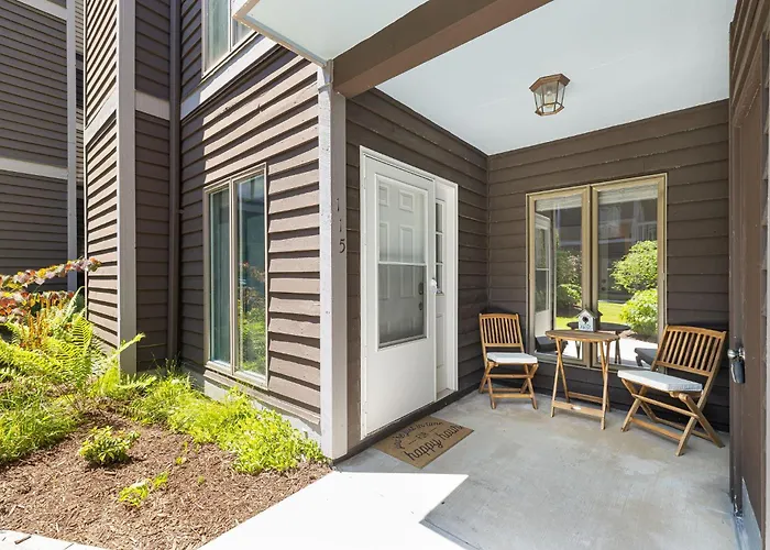 New 2026 Renovated 1St Floor Condo - Walk To Main