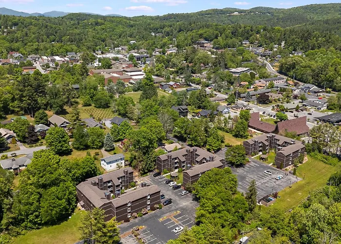 New 2026 Renovated 1St Floor Condo - Walk To Main