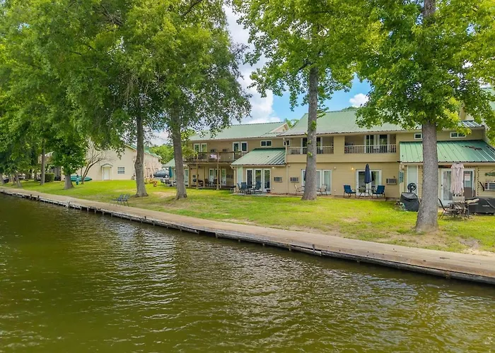 Waterfront Condo Near Oaklawn & Downtown Hot Springs