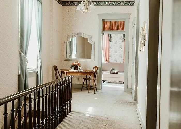Strassner Suites - Downtown 2 Bedroom Guest Suite