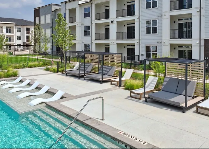 Modern Ground Floor 1Br W Pool Gym Mer 9109
