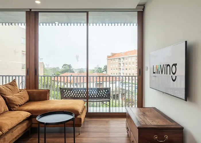 Liiiving In Matosinhos - Warm Vintage Apartment