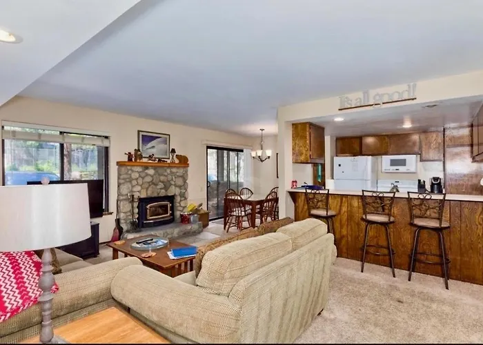 Cozy Condo W Pool, Spa, Hot Tub N Bbq