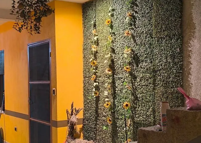 La Casa Amarilla