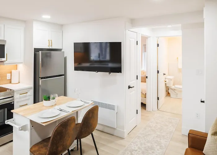 U7 Stylish 1-Bedroom Downtown