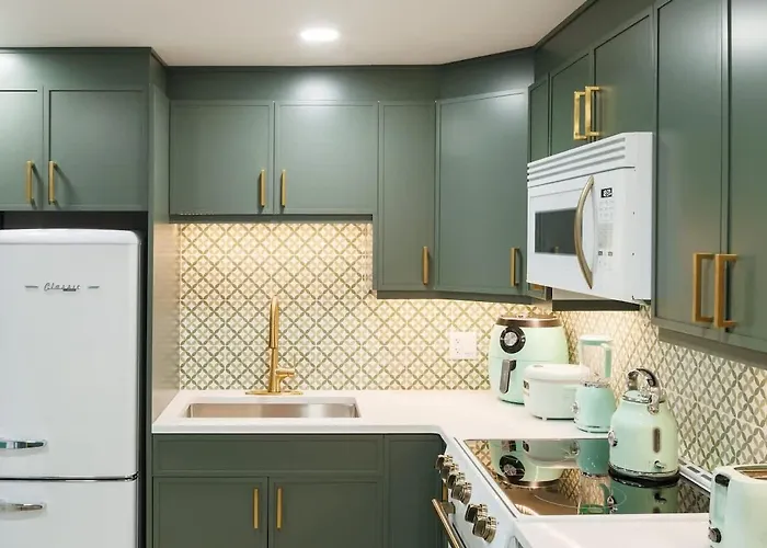 Green Gables Suite - Studio In Downtown