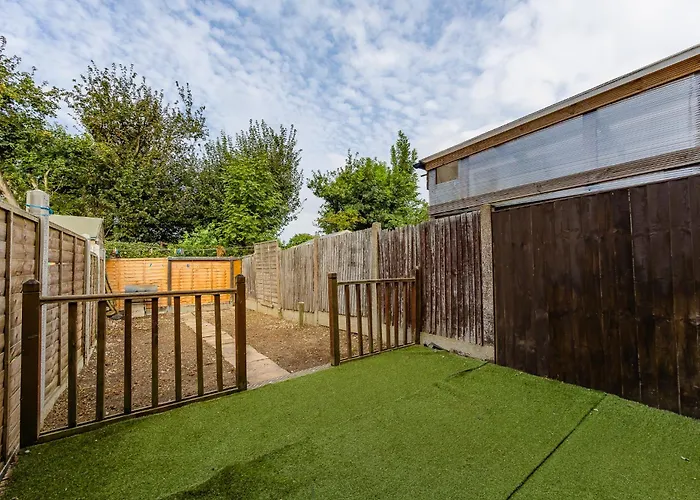Stylish 2Br Home Sleeps 4 Free Parking