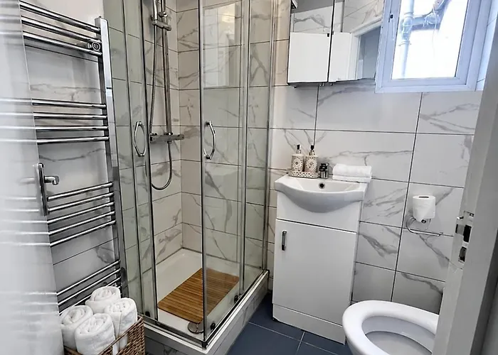 Modern 2 Bedroom Flat Near Wembley Stadium
