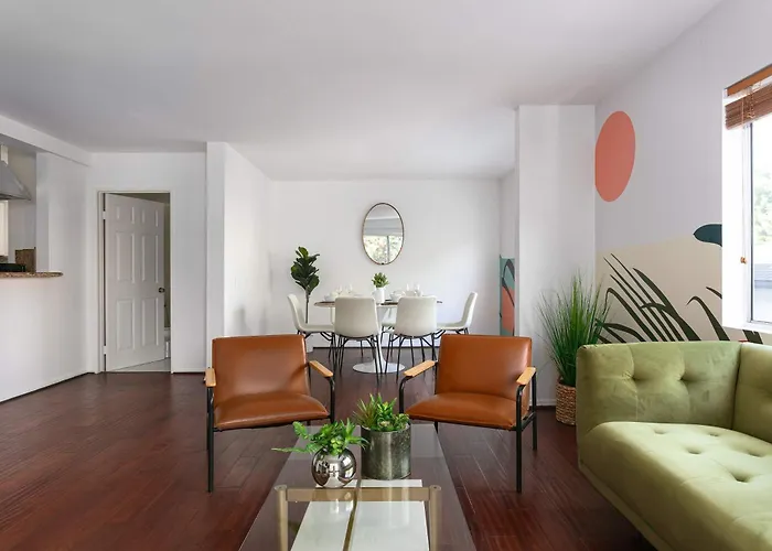 Upscale 4Br Urban Townhome I Sleeps 10