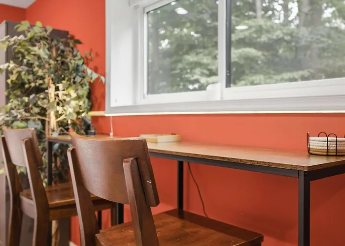 Family-Friendly Suite - Springfield Metro