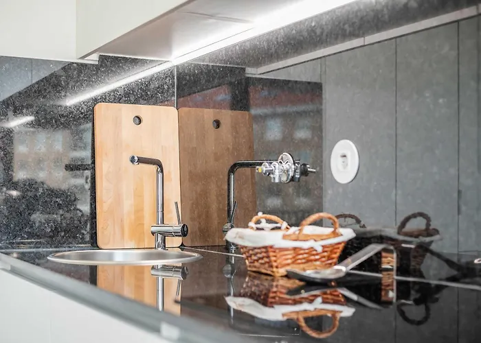 Liiiving In Matosinhos - Warm Vintage Apartment