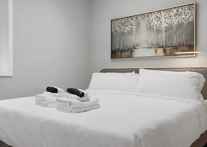 Private King Suite - Springfield Metro