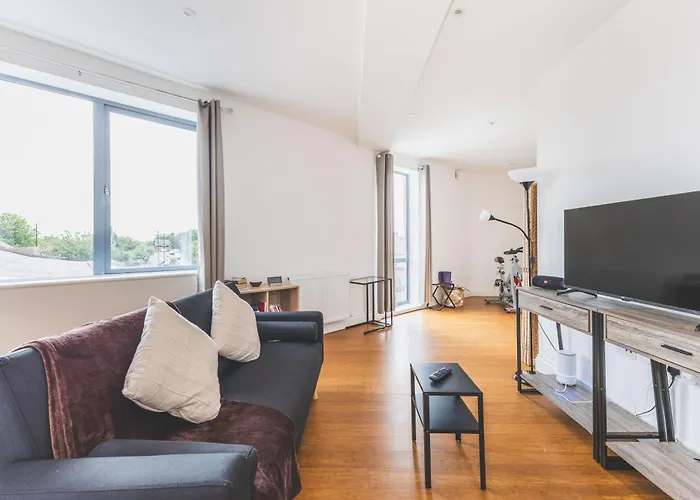 Cozy 1Bdr Flat With Fast Wifi Near Heathrow