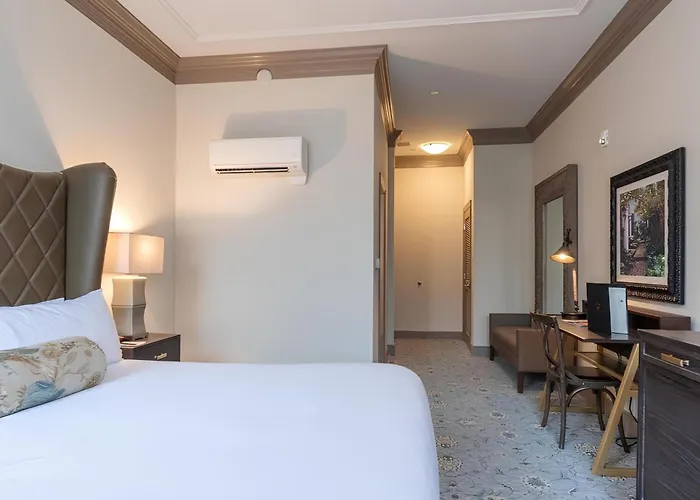 Hotels With Four Stars Andrew Pinckney Inn