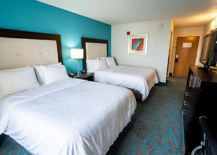 Holiday Inn Express E - Commons Mall Area By Ihg