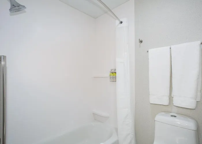 Holiday Inn Express & Suites Lincoln City By Ihg