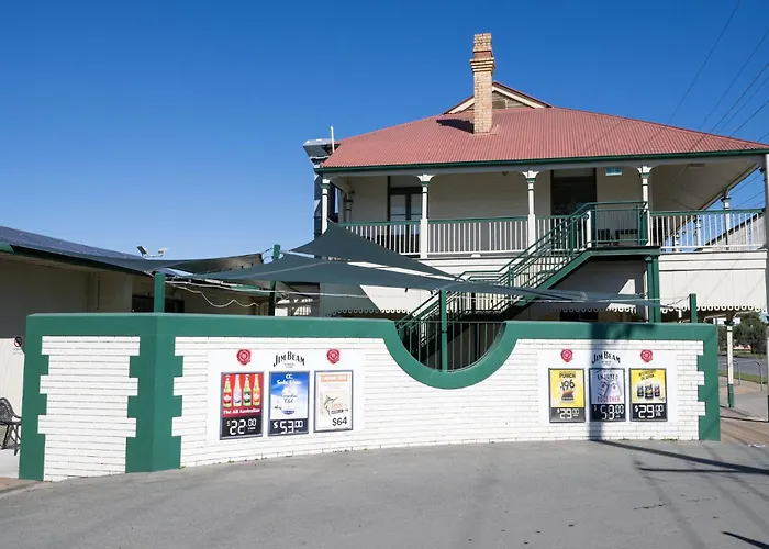 Queensport Tavern And Motel