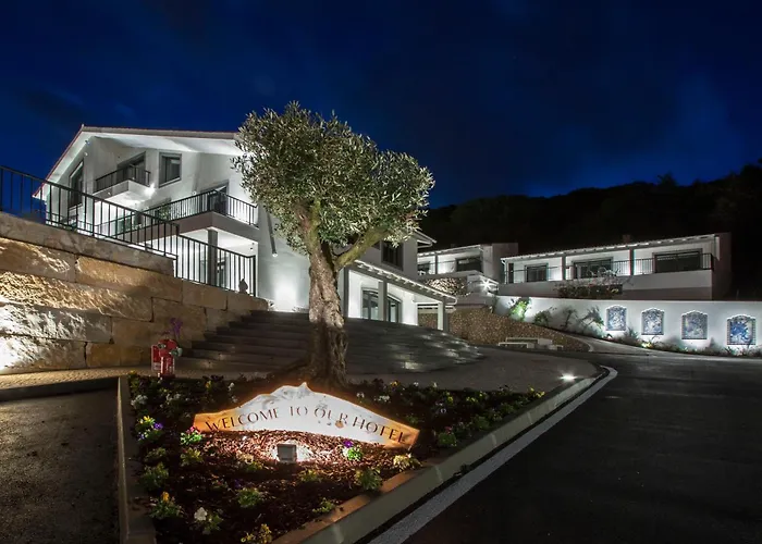 Hillside House Suites & Spa