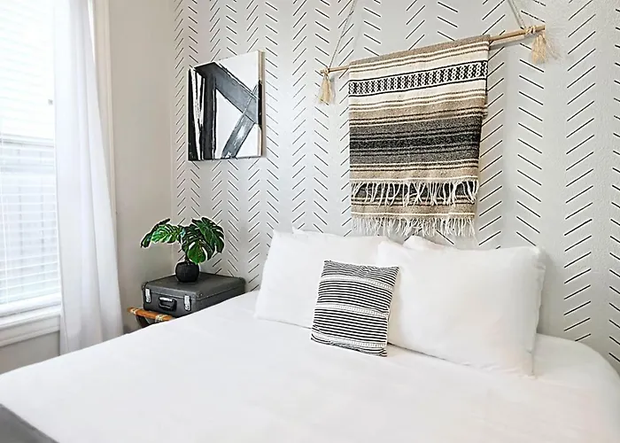 Relaxing 1 Bedroom Near Lower Greenville Free Parking