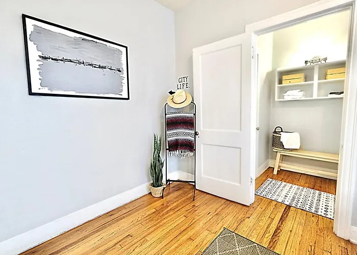 Relaxing 1 Bedroom Near Lower Greenville Free Parking