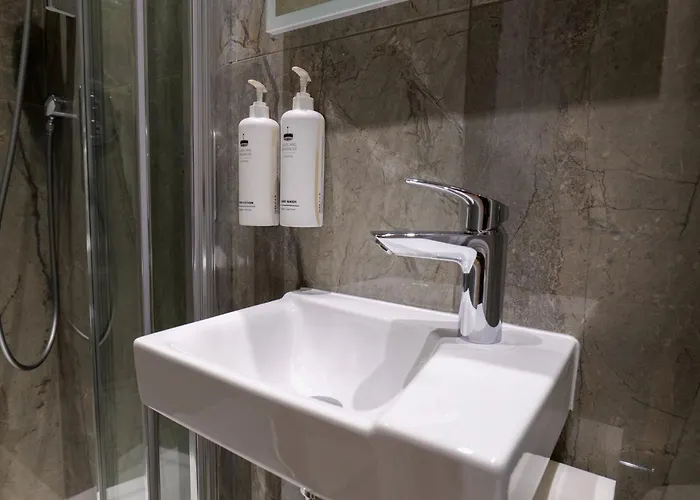 Cleveland Residences Kensington
