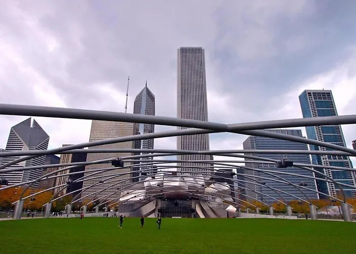Modern 2Br In South Loop Near Soldier Field, Grant Park, Downtown, & Lakefront Trail