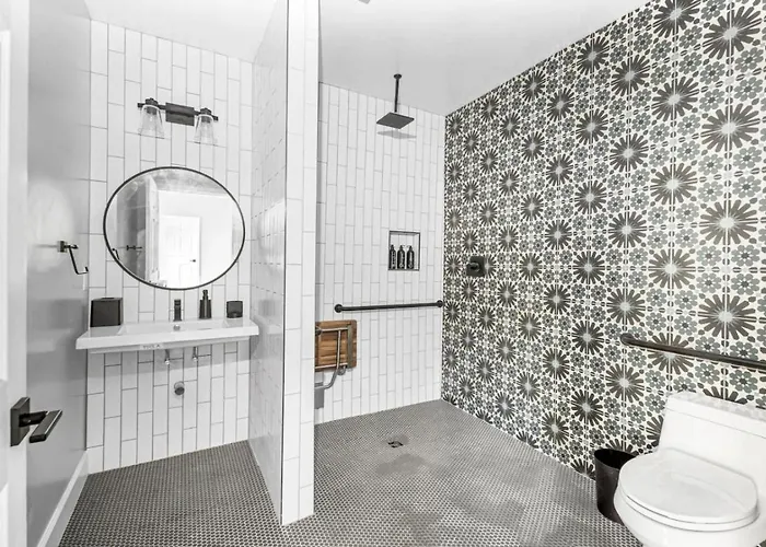 Vista 2-Bedroom Apartment - Free Wifi - Near Beach