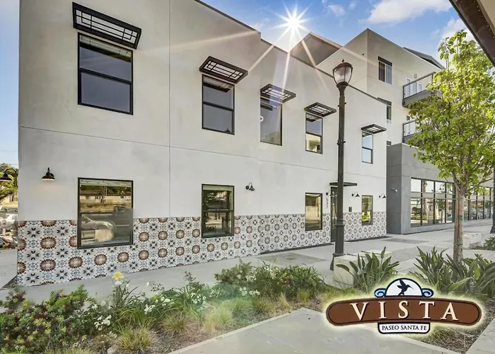 Single Bedroom - Queen Size. Heart Of Downtown Vista