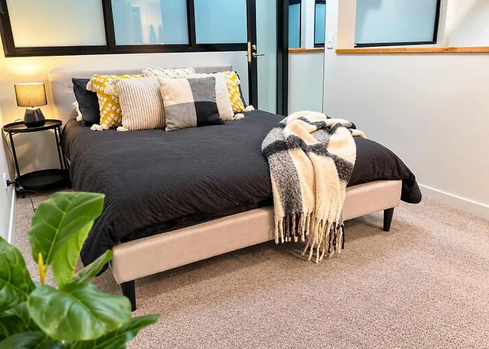 Devonport Loft Apartment Ac Great Location!