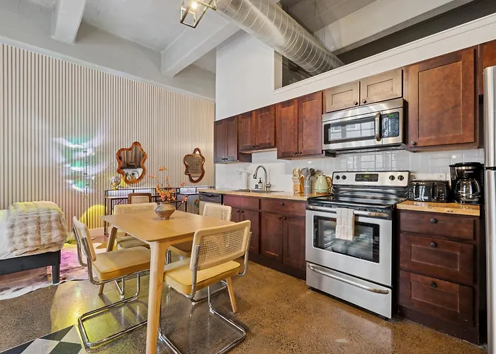 Large Studios, 1Br, Free Parking Gym, Game Room