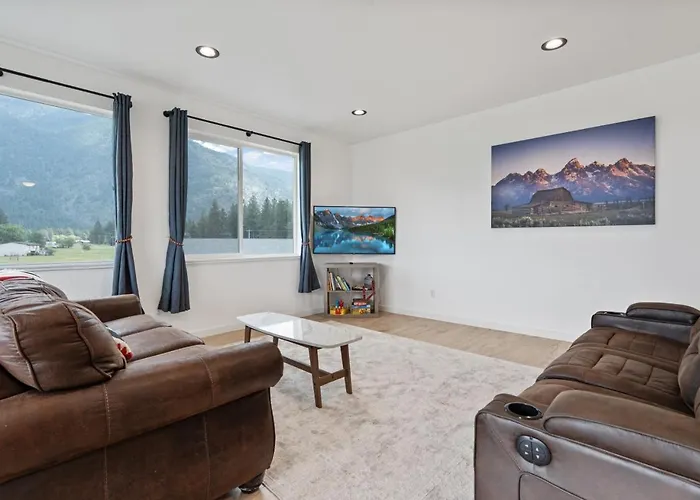 Gnp Columbia Mountain Chalet - Heavens Peak