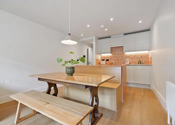 Leworth Apartments, Windsor