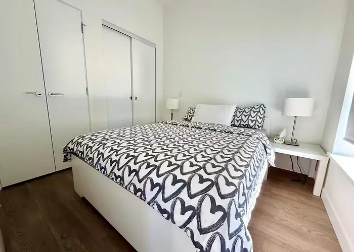 Convenient And Cozy 1B1B Near Metrotown