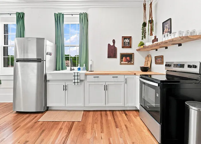 Charming Historic Retreat In Walkable Chapman