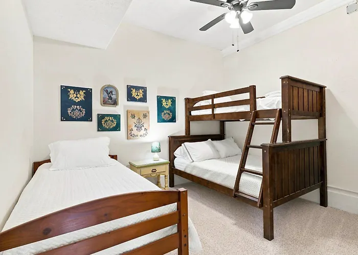 Charming Historic Retreat In Walkable Chapman