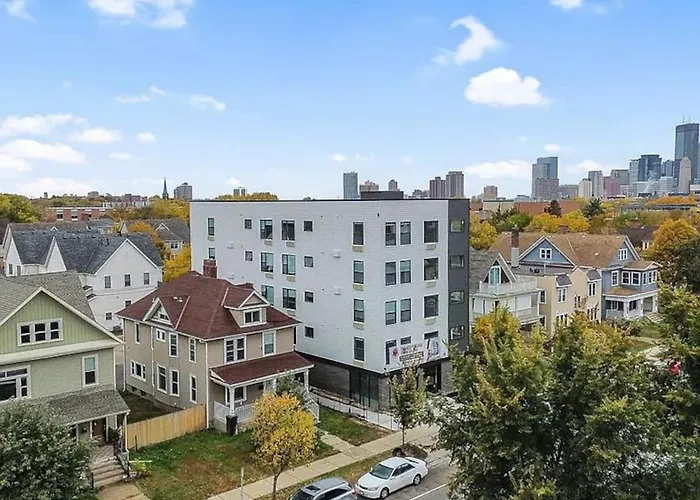 Valclyde Cozy Suite-Sleeps 4-Downtown Mpls
