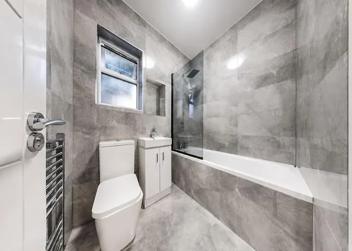 Shared House Near Greenford Station 4 Bedroom 3 Baths