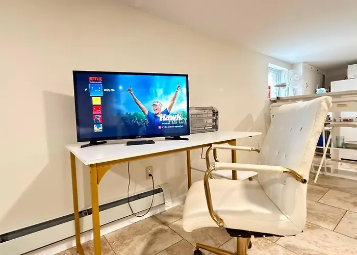 One Bus Stop To Time Square-Studio-Free Parking