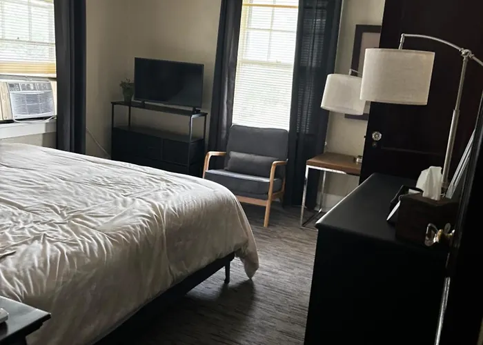 The Inn On Holgate Avenue Suite II Upstairs